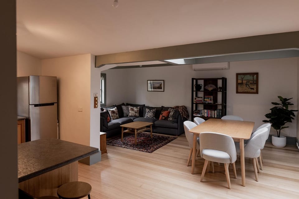 Kitchen or kitchenette, Living room, Seating area, Dining area