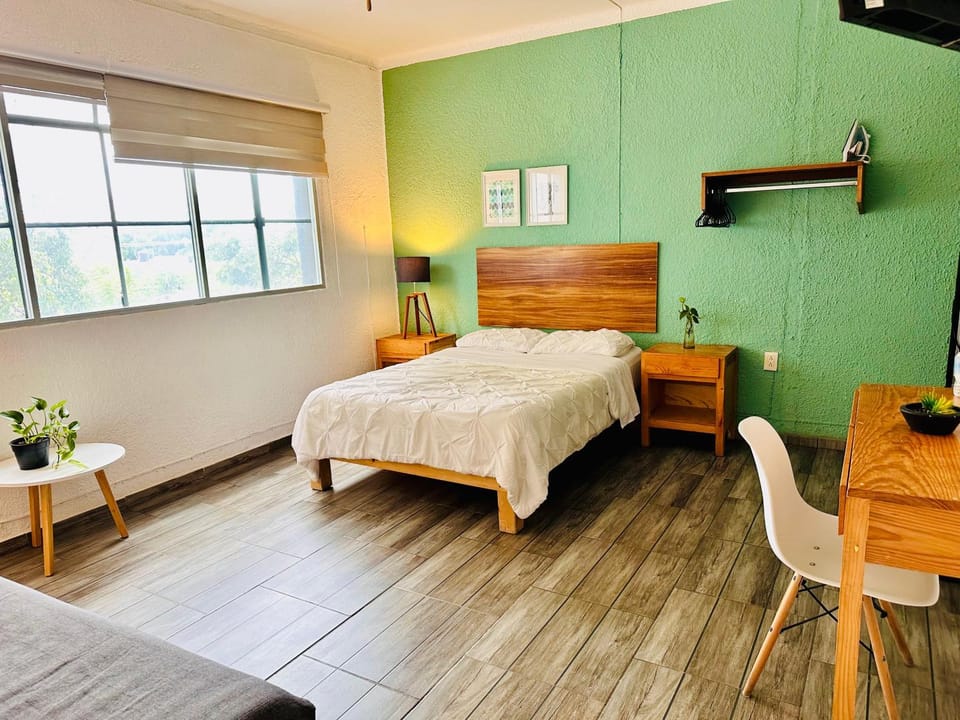 Bed, TV and multimedia, Photo of the whole room, Bedroom