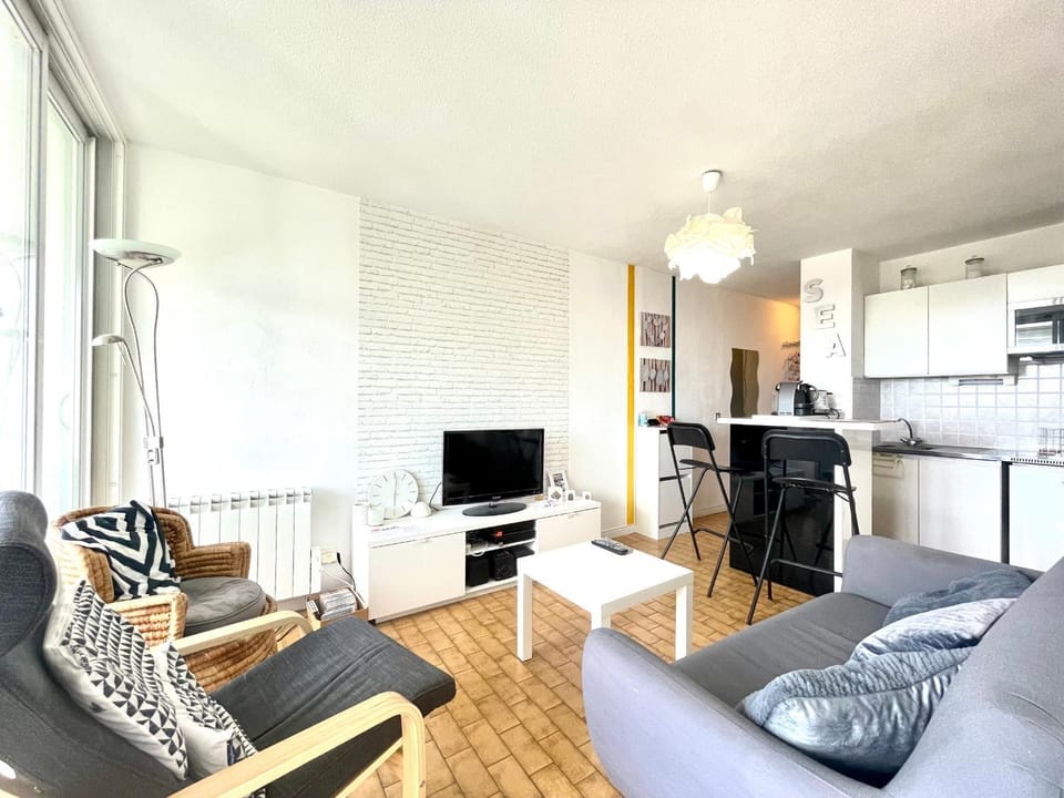 Appartement en bord de mer à Sète avec loggia, parking privé et accès direct à la plage - FR-1-338-566 Apartment in Occitanie