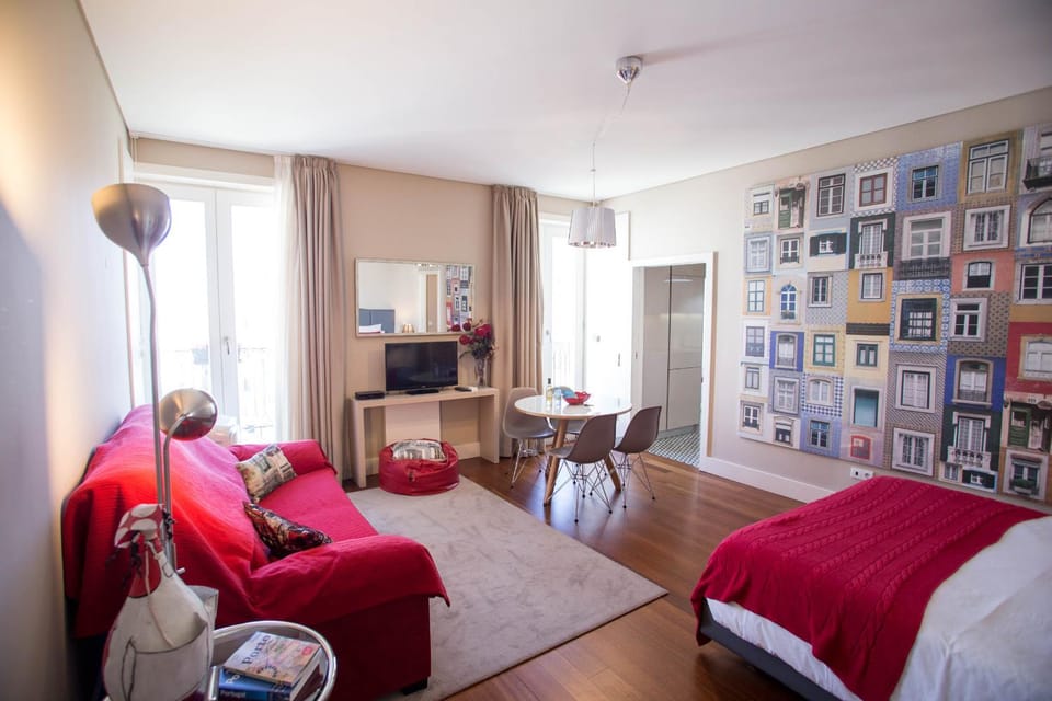 TV and multimedia, Living room, Photo of the whole room, Decorative detail, Seating area, Bedroom