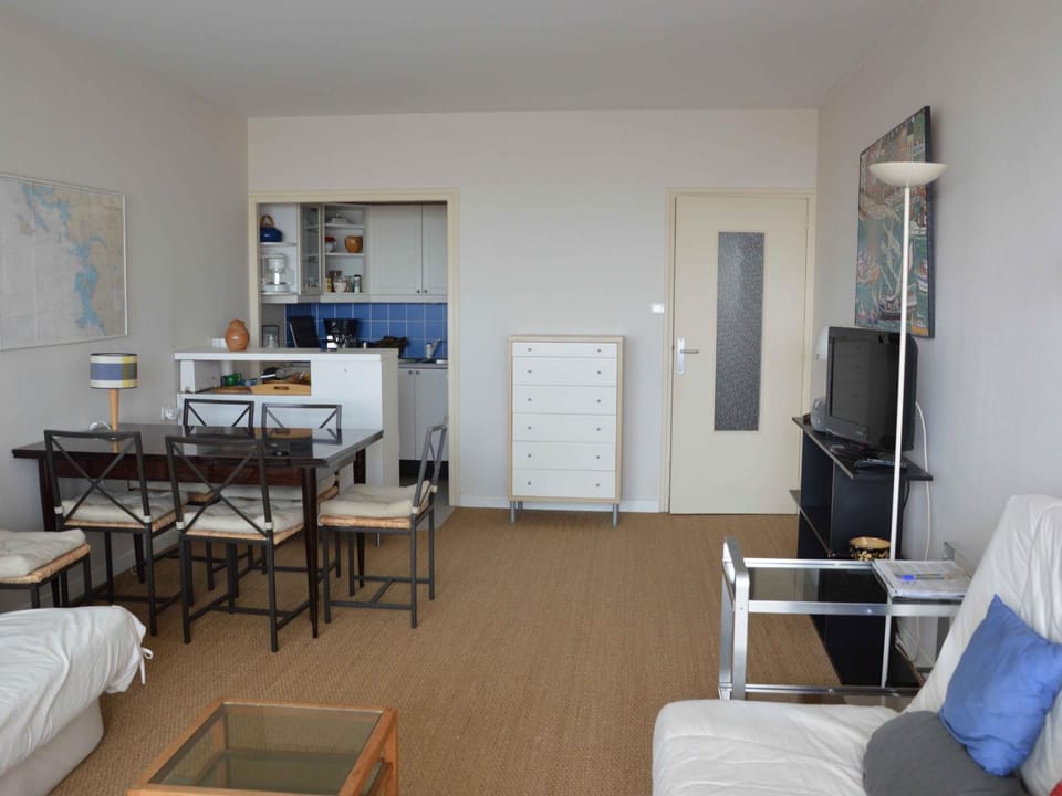 Appartement Confortable avec Balcon - Saint Jean de Monts - FR-1-323-532 Apartment in Saint-Jean-de-Monts
