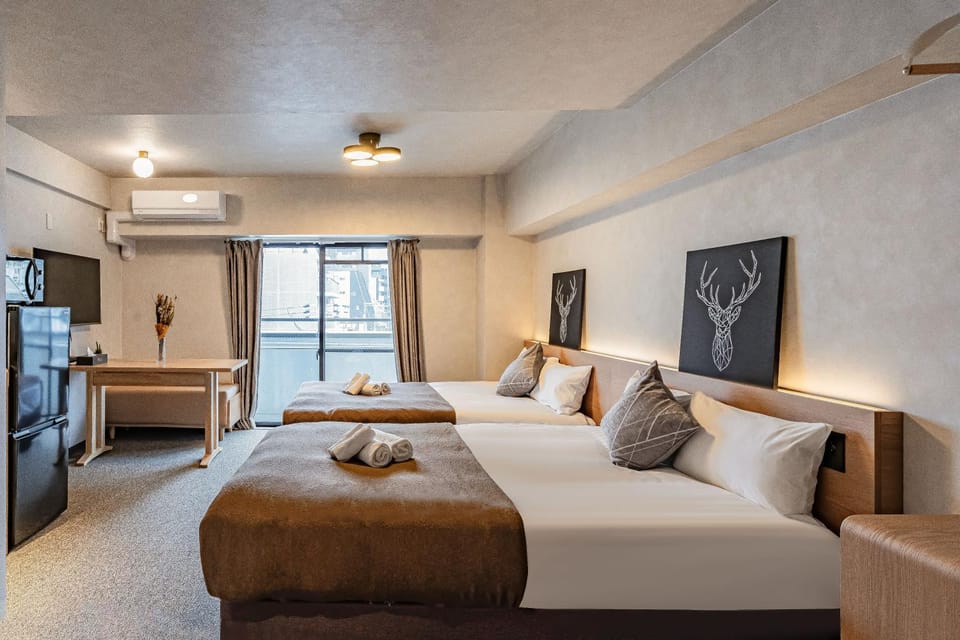 Bedroom, towels