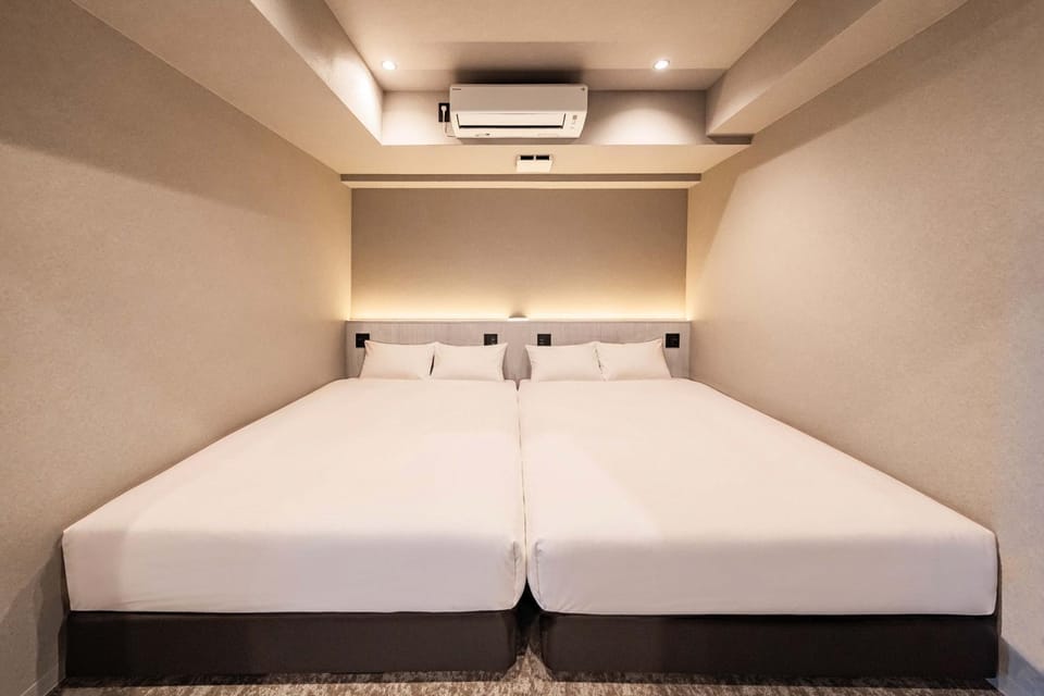 Bed, Photo of the whole room, Bedroom, air conditioner
