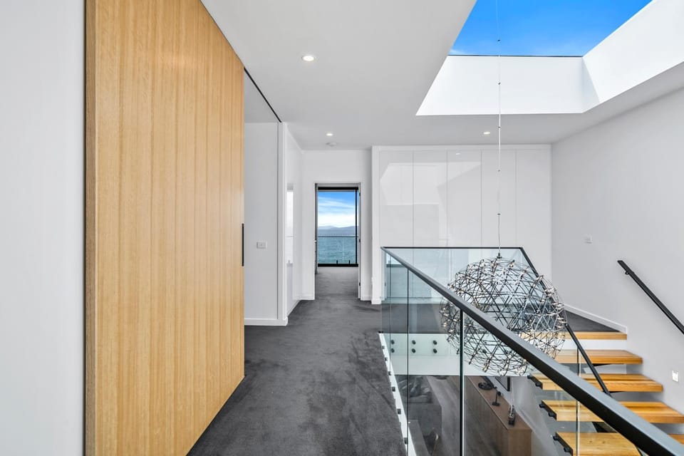Award-winning beachfront luxury in Cremorne House in Tasmania