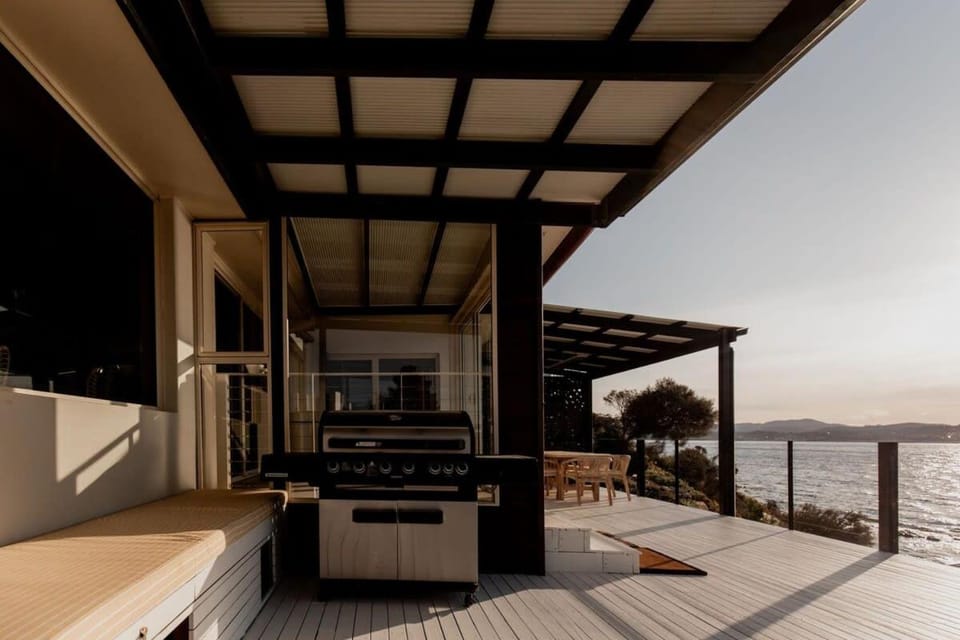 Beachfront Paradise in Opossum Bay House in Tasmania