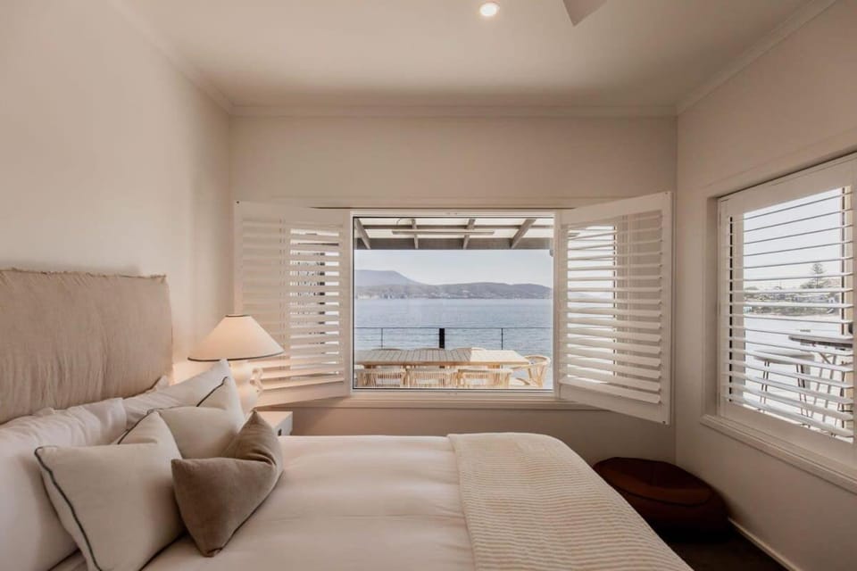 Beachfront Paradise in Opossum Bay House in Tasmania