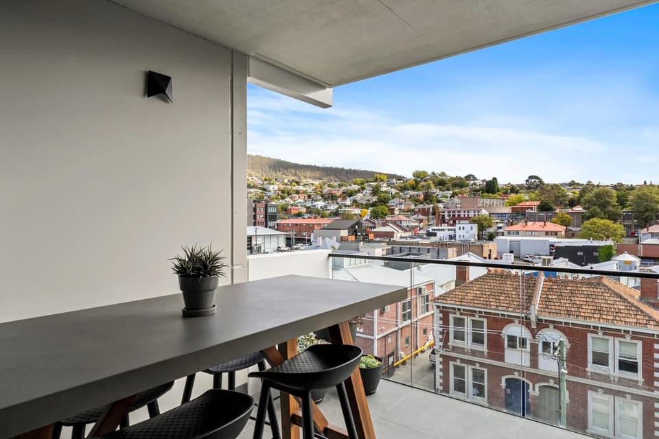 Balcony/Terrace, Dining area, City view, Mountain view