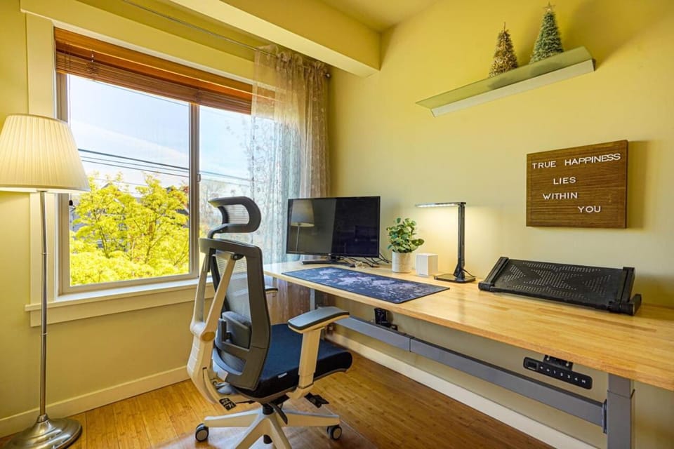 Stylish North Seattle Townhouse- Dual Master Suites House in Seattle