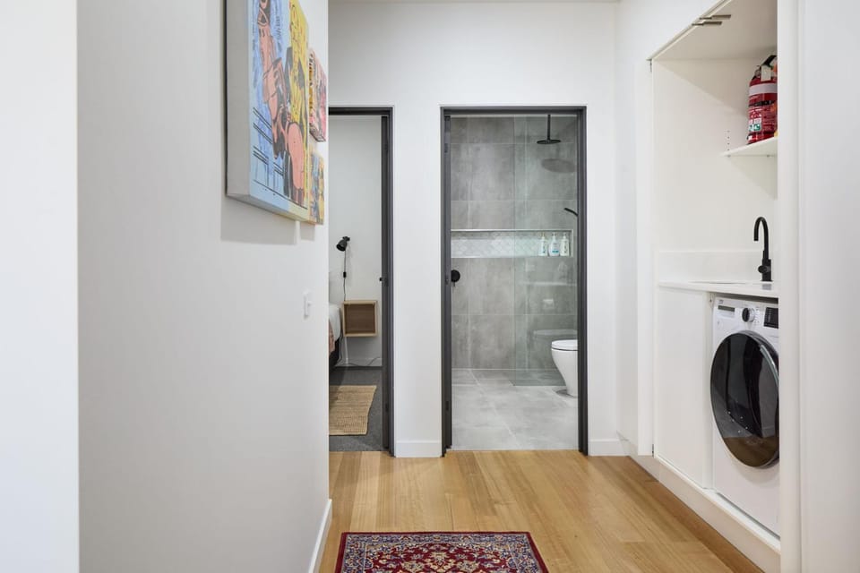 Shower, Toilet, Bathroom, washing machine, dryer