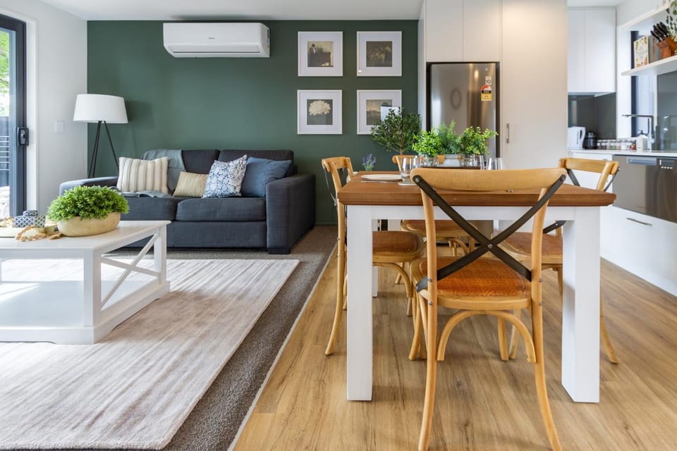 Living room, Photo of the whole room, Decorative detail, Dining area, air conditioner