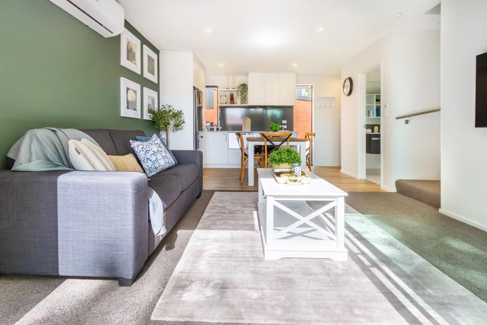 TV and multimedia, Kitchen or kitchenette, Living room, Photo of the whole room, Decorative detail, Dining area