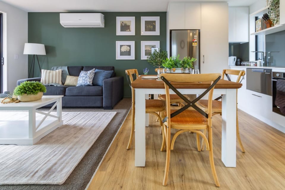 Kitchen or kitchenette, Living room, Photo of the whole room, Decorative detail, Dining area, air conditioner