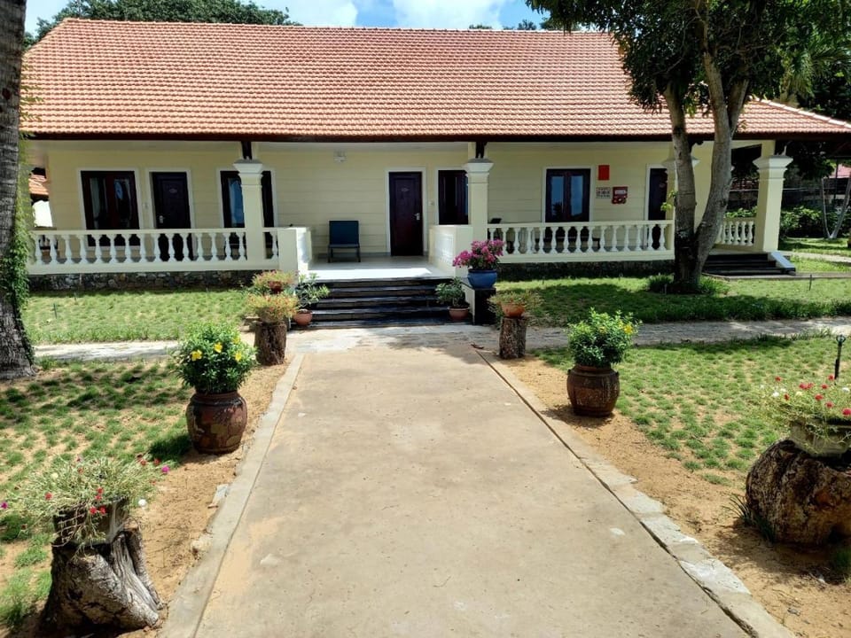 Property building, Day, Garden view