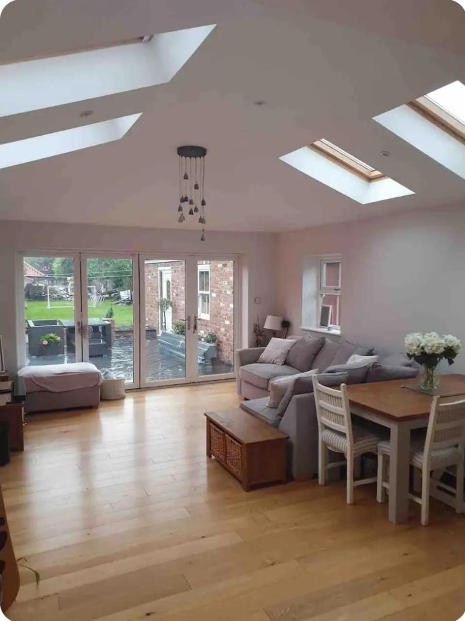 Spacious 3-Bed Home in York Free Parking Sleeps 5 House in England