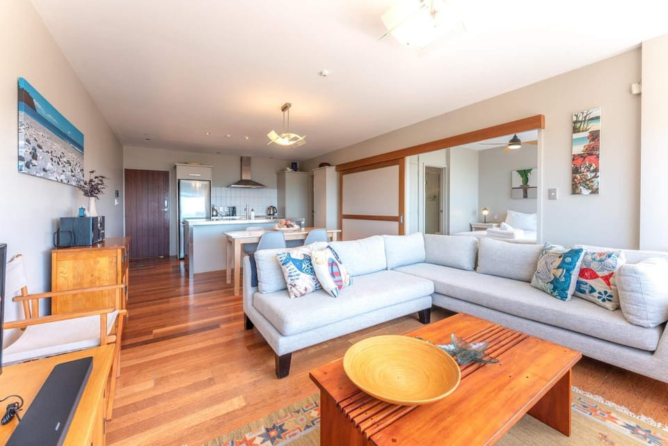 Living room, Photo of the whole room, Seating area