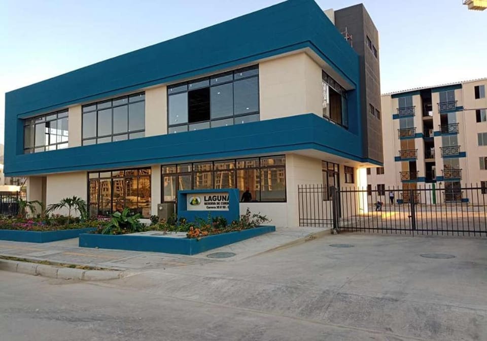 Facade/entrance