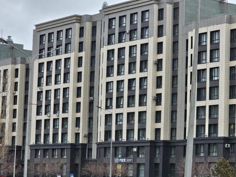 Property building, Facade/entrance, Day