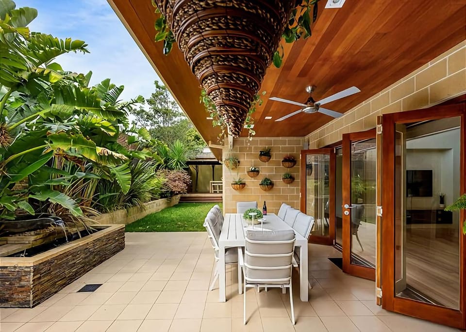 Property building, Garden, Balcony/Terrace, Seating area, Dining area, Garden view