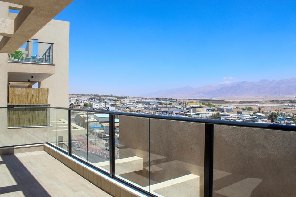 View (from property/room), Balcony/Terrace, City view, Mountain view