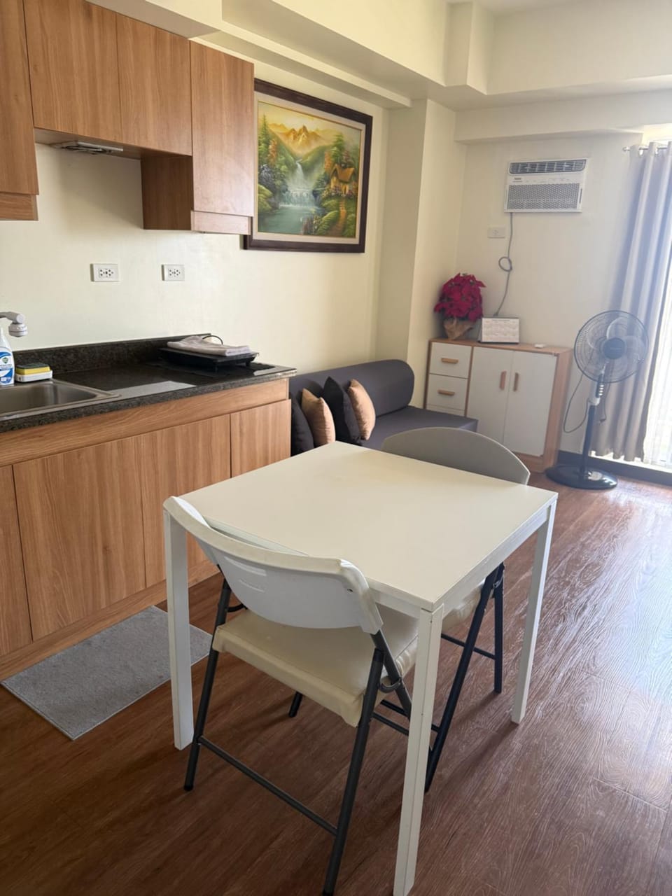 Living room, Dining area, stove