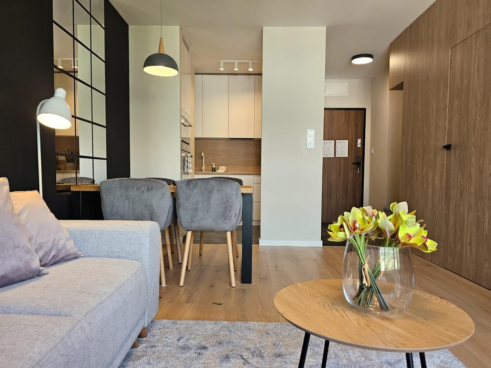 URBAN APARTMENTS Premium - Opolska 10 No 21 - Balcony - Rooftop Garden - Free Garage Apartment in Poland