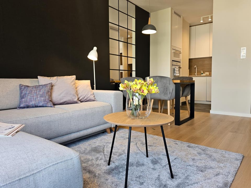 URBAN APARTMENTS Premium - Opolska 10 No 21 - Balcony - Rooftop Garden - Free Garage Apartment in Poland