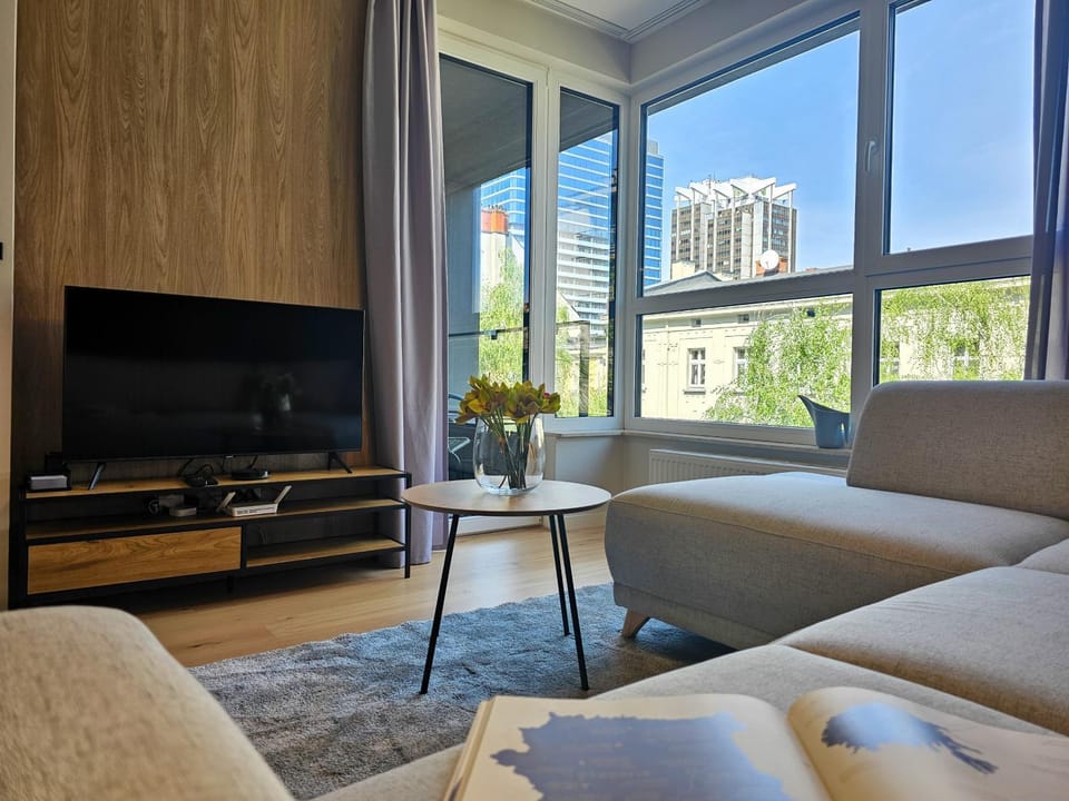 URBAN APARTMENTS Premium - Opolska 10 No 21 - Balcony - Rooftop Garden - Free Garage Apartment in Poland
