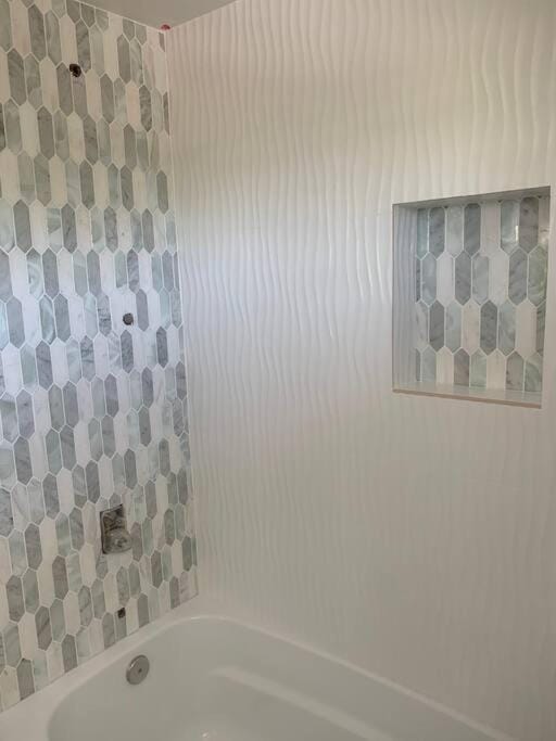 Unit A Kaiupoho - Island Elegance: Prime Spot Apartment in Big Island