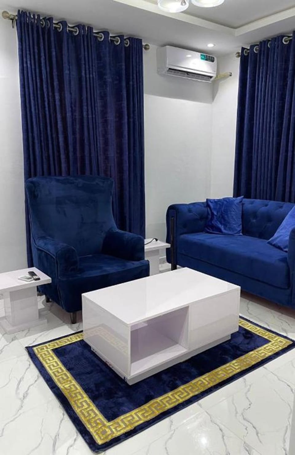 Living room, Seating area, air conditioner