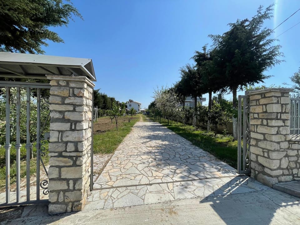 Facade/entrance, Day, Garden, Parking