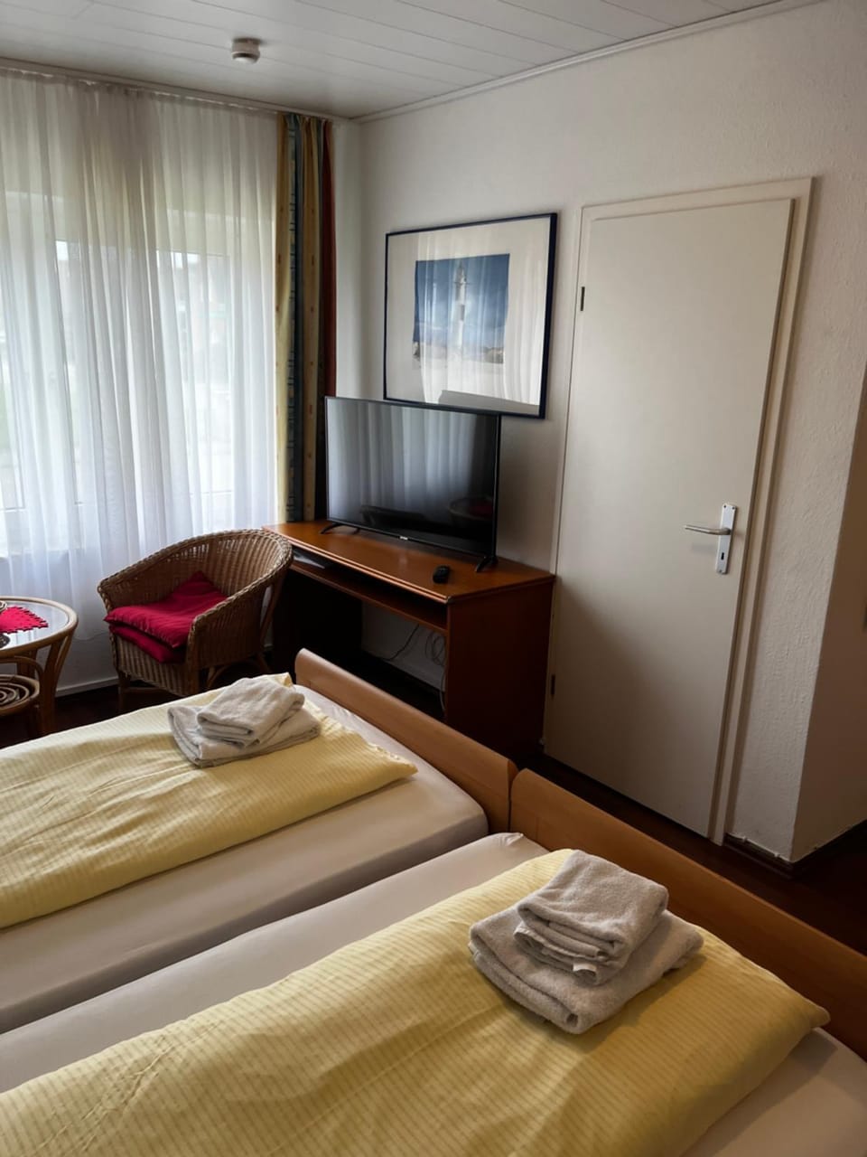 Bed, TV and multimedia, Photo of the whole room