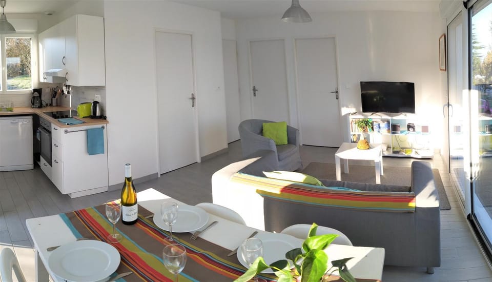 TV and multimedia, Coffee/tea facilities, Kitchen or kitchenette, Living room, Seating area, dishwasher, minibar, pet friendly, stove