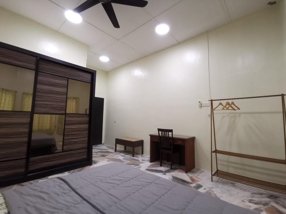 Bedroom, wardrobe
