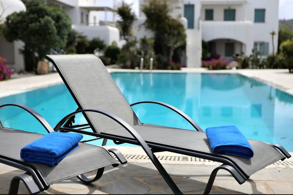 ILIOS COZY CYCLADIC POOLHOUSE MYKONOS with Security Guard House in Mykonos, Mikonos 846 00, Greece