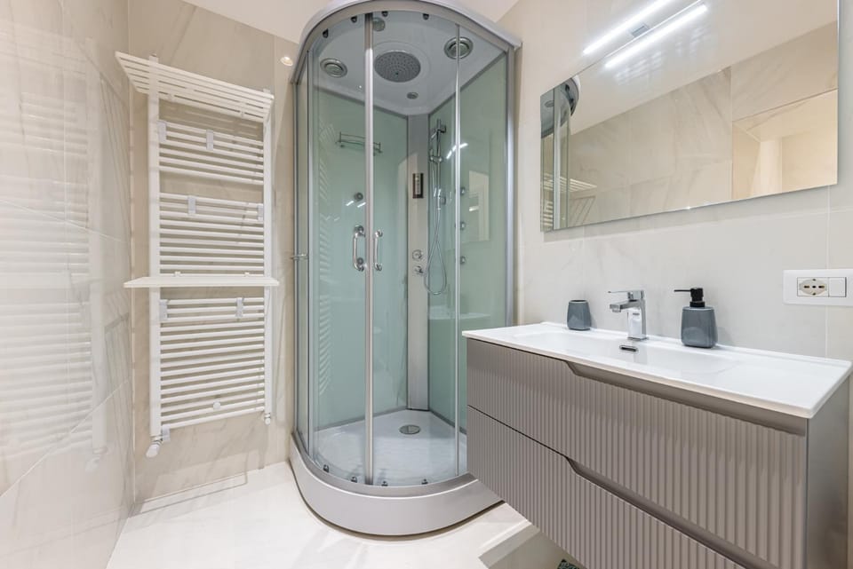 Shower, Bathroom, towels