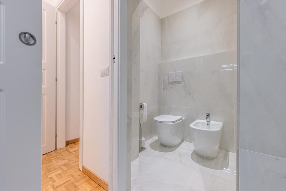 Shower, Toilet, Bathroom, bidet, towels