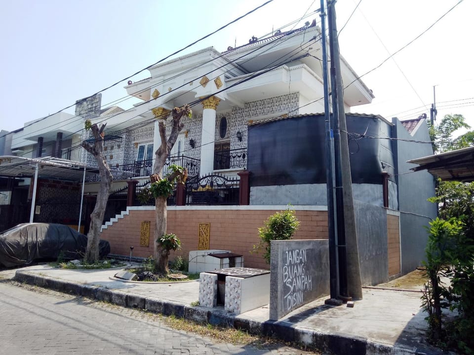 Facade/entrance