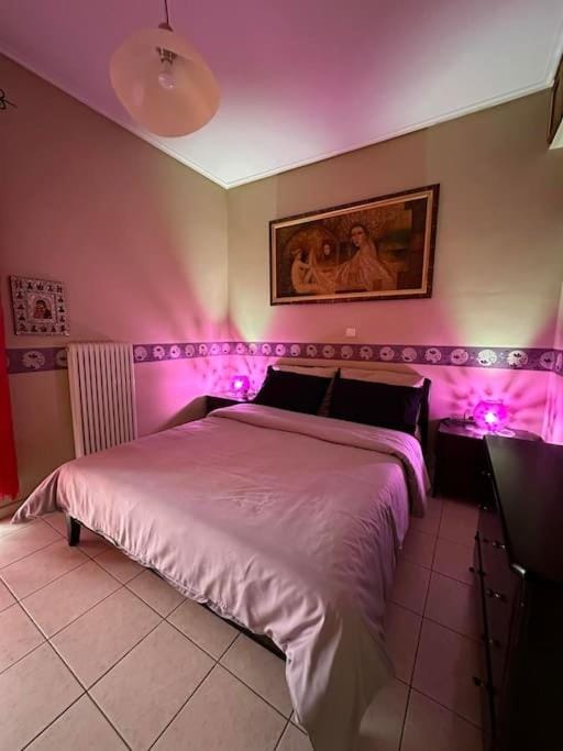 Bed, Photo of the whole room, Bedroom, internet, wardrobe