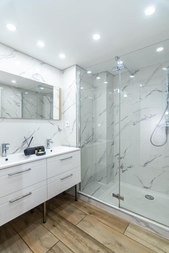 Shower, Bathroom