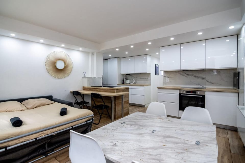 Kitchen or kitchenette, Living room, Seating area, Dining area, pet friendly, stove