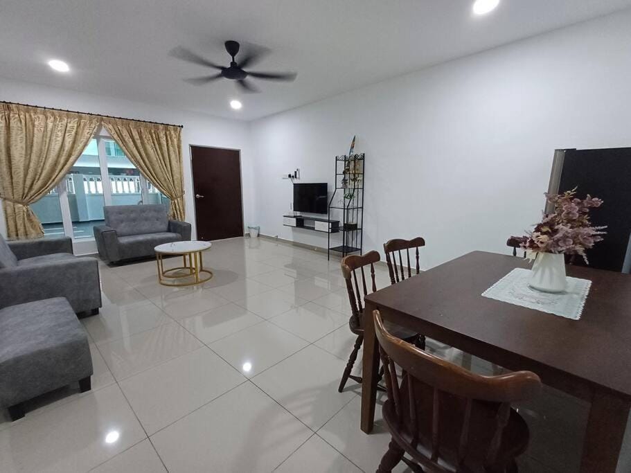 Season Homestay Malacca. House in Malacca