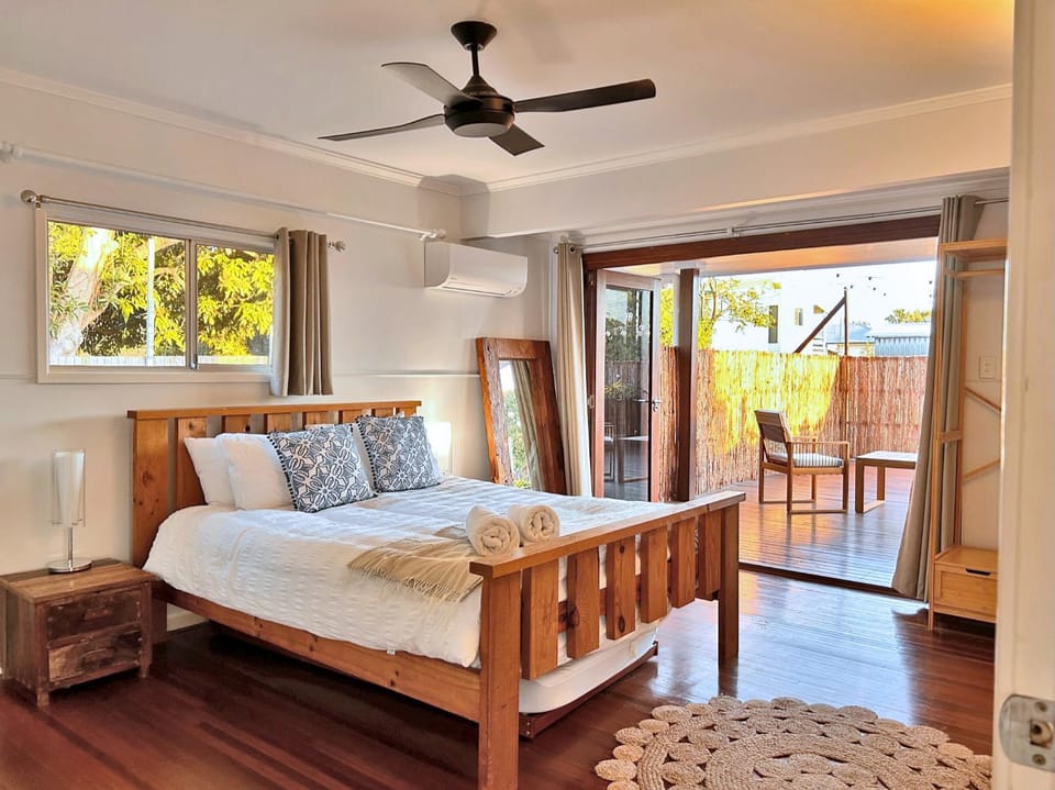 Patio, Bedroom, Garden view, fireplace, air conditioner