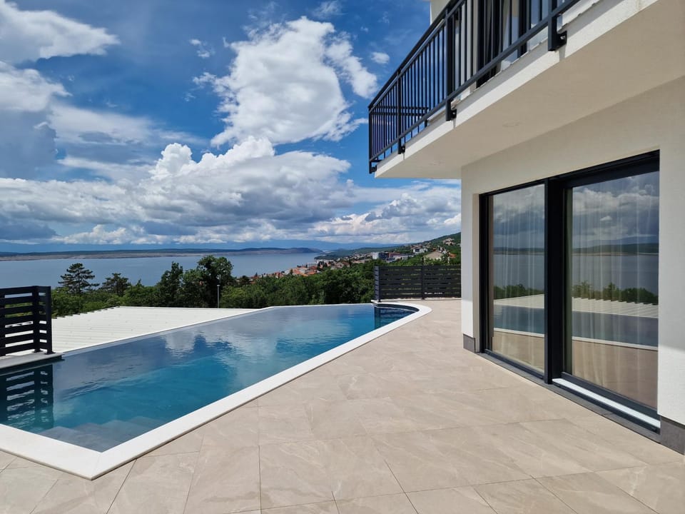 Villa V Villa in Crikvenica