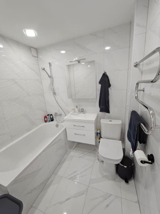 Toilet, Bathroom, Bath, towels