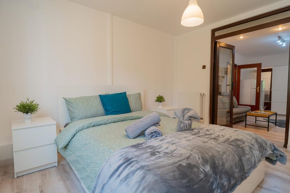 Bed, Living room, Photo of the whole room, Bedroom