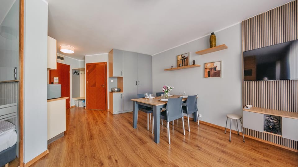 TV and multimedia, Kitchen or kitchenette, Dining area