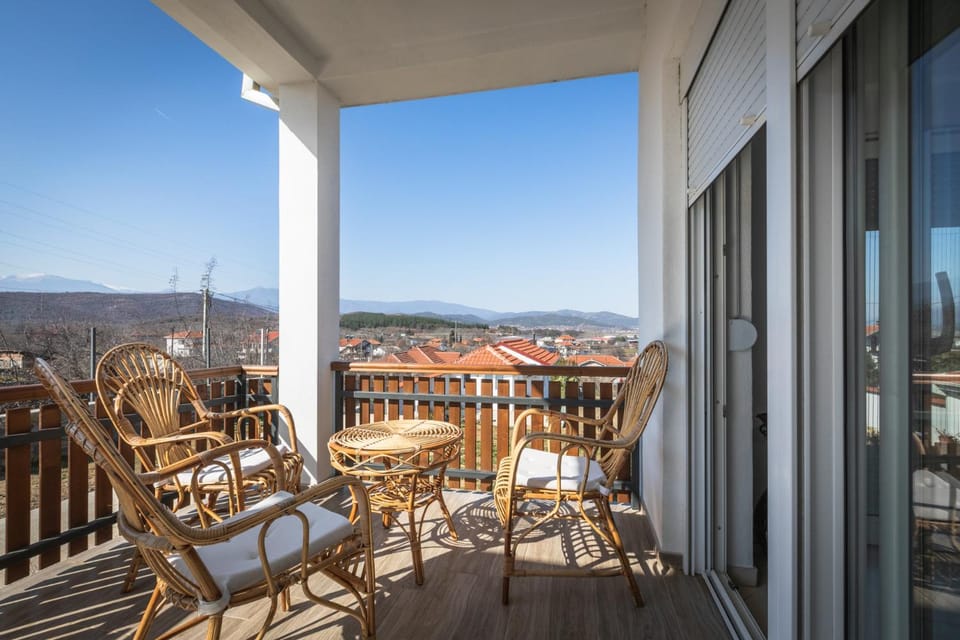 Balcony/Terrace, Mountain view