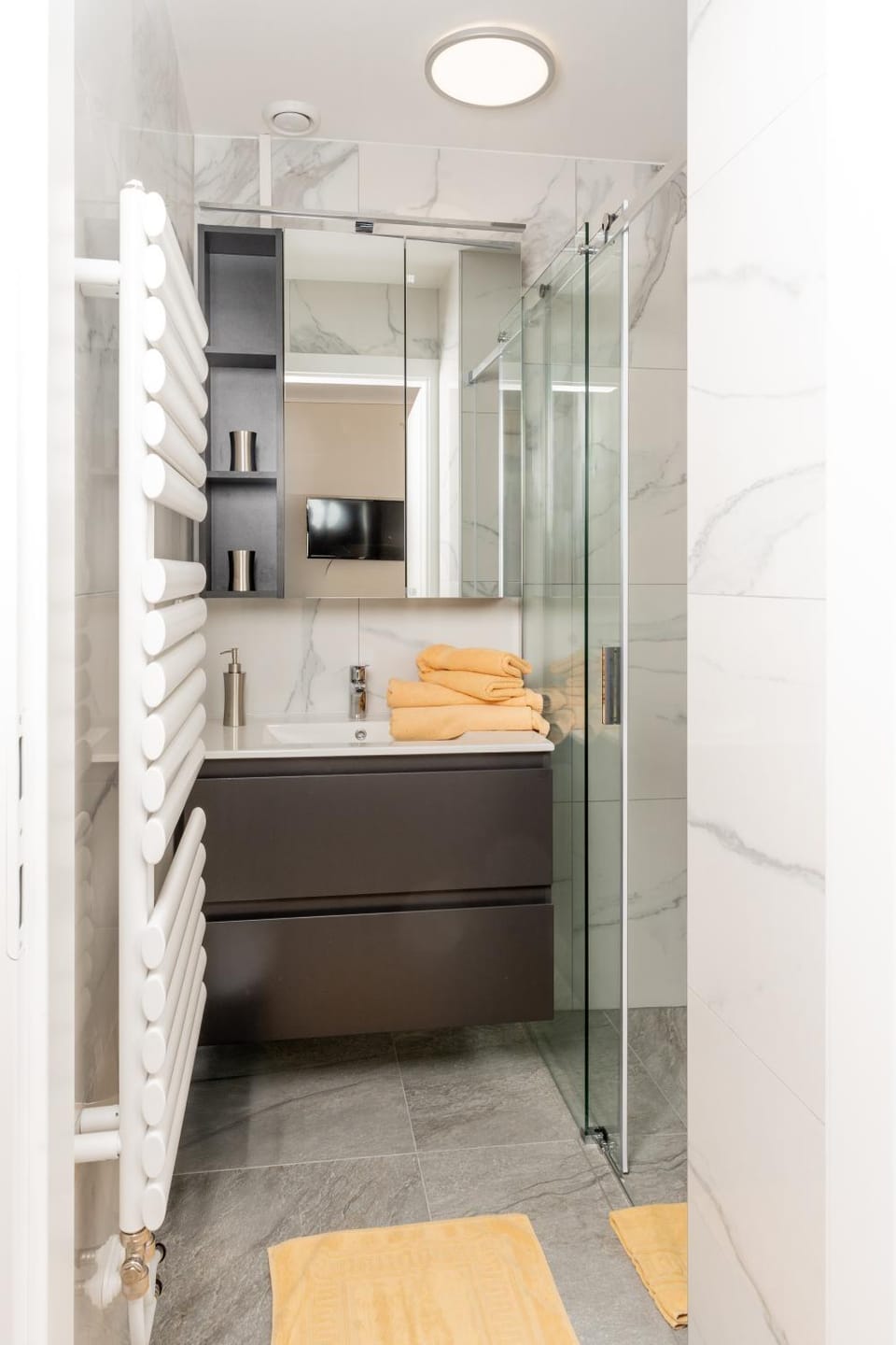 Shower, Bathroom, towels