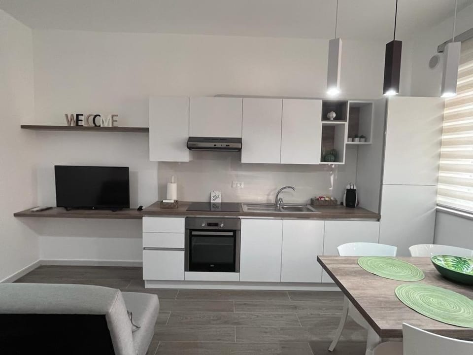 Kitchen or kitchenette, Dining area, pet friendly, stove