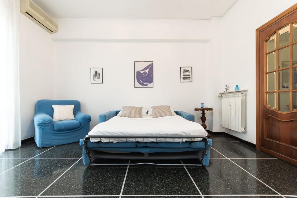 Bed, Living room